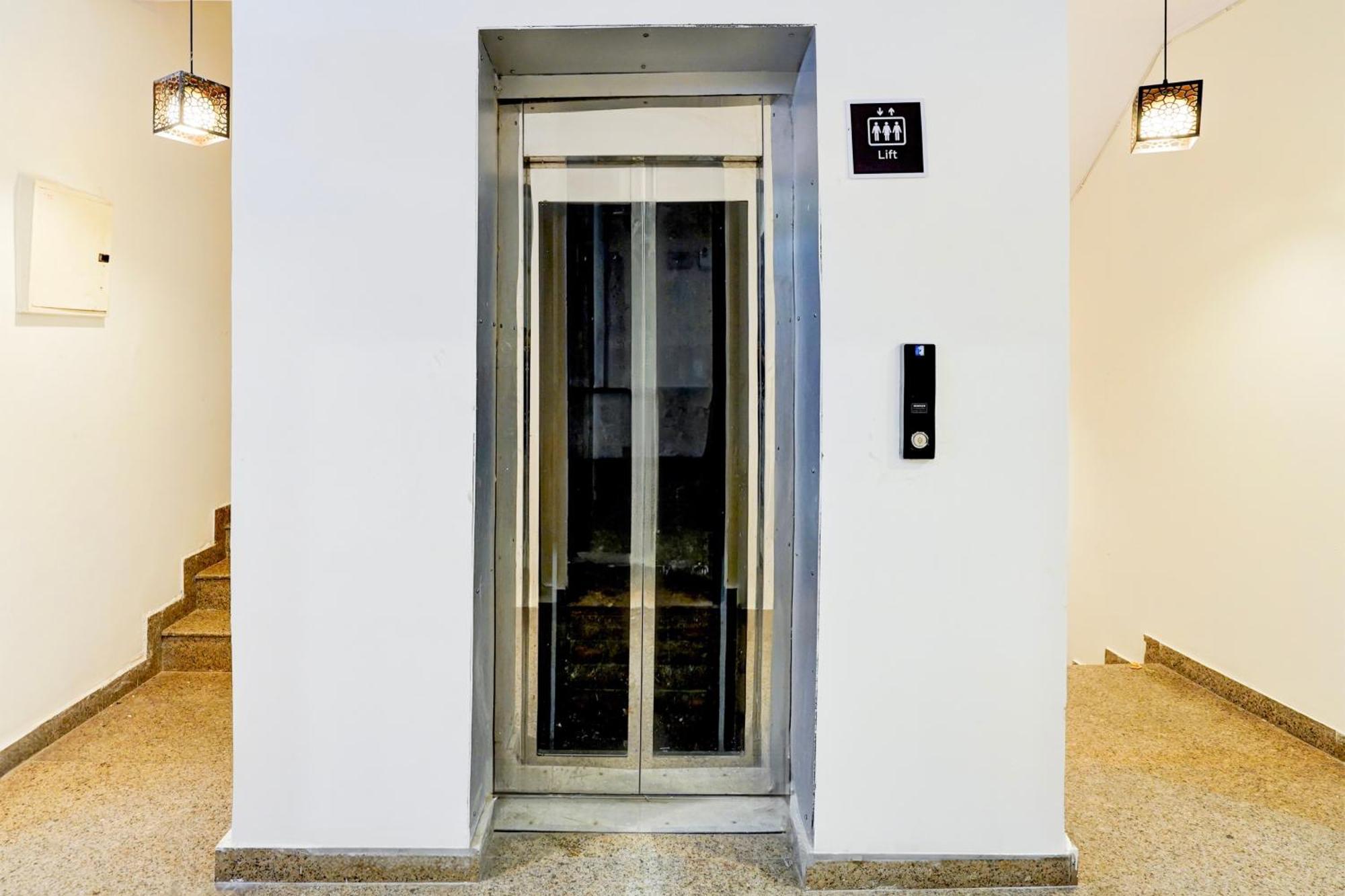 Appartement Super Townhouse Sector 53 Golf Course Road à Gurgaon Extérieur photo