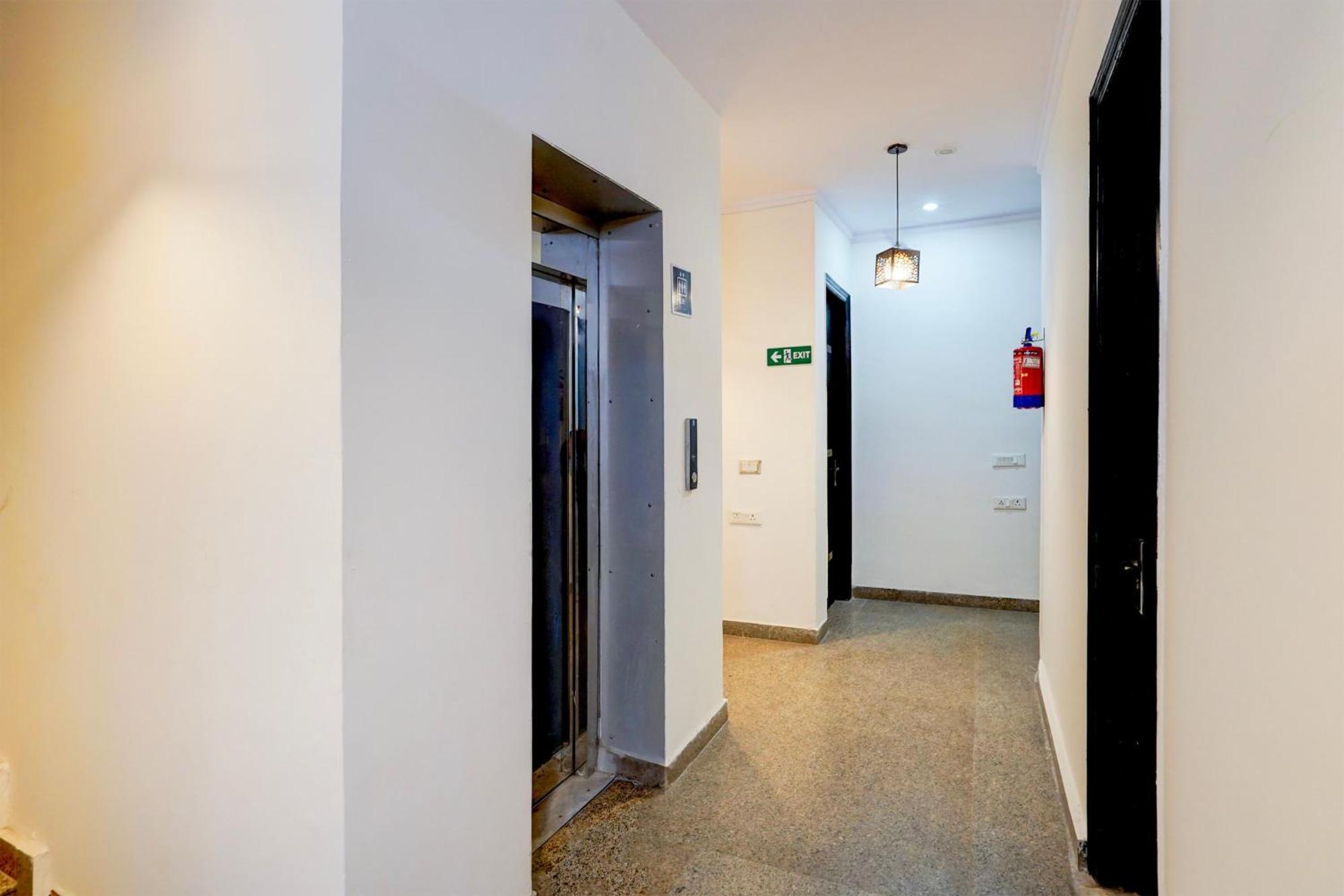 Appartement Super Townhouse Sector 53 Golf Course Road à Gurgaon Extérieur photo